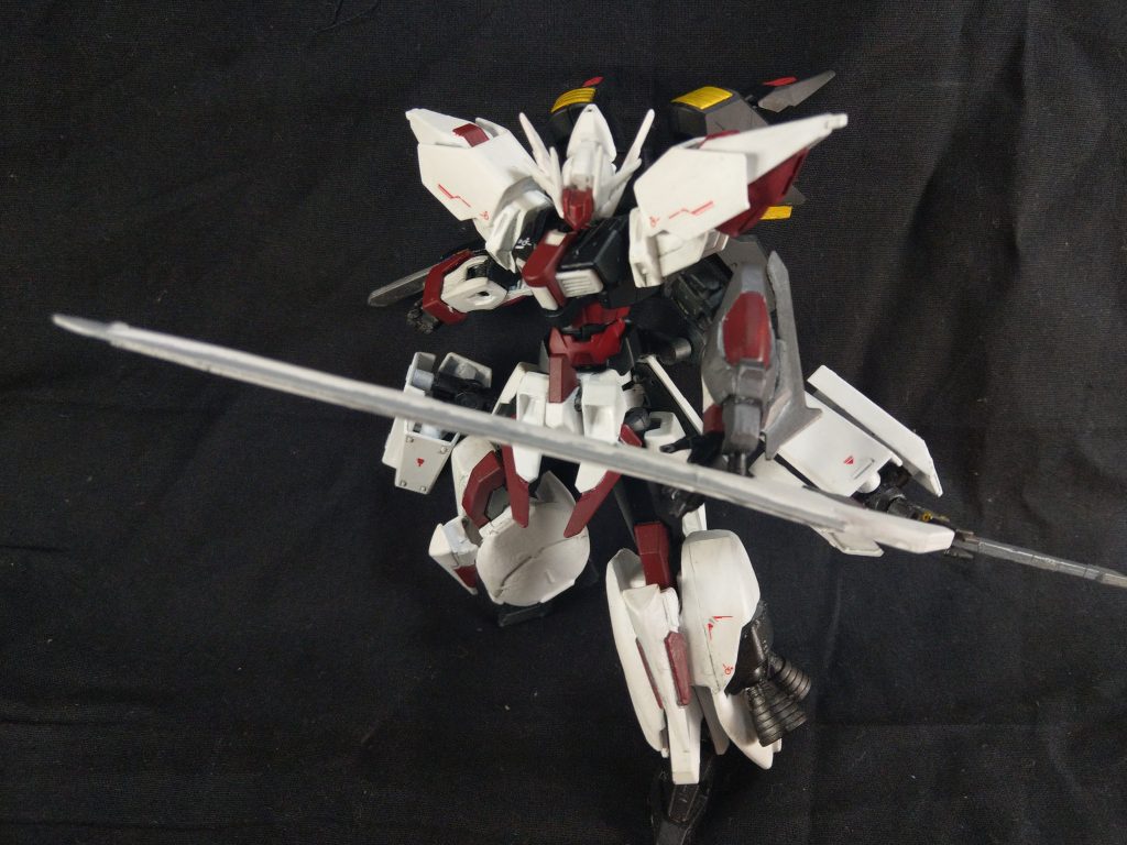 腰部背面からニョキニョキ展開するサブアーム
先端ハンド部分のみコトブキヤのフレキシブルアーム、アームと装甲部分はボールデンアームアームズを使用