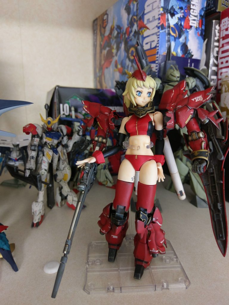 サザビーに比べるとデザインが若干女性的な感じがするなぁと思っておりましたが、いざ作ってみると女性的というより女性そのものような気がしてなりませんでした。