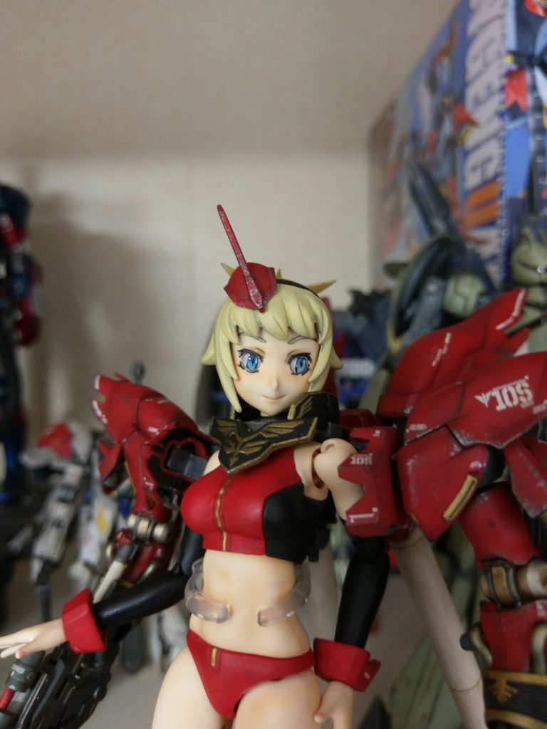 劇中では緑のモノアイだったような気がしたんですが、実はツインアイだったようです。　ダグザ中佐もさぞビックリした事でしょう。