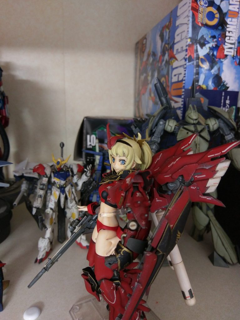 以上です。最後まで見て下さり、またくだらないボケに延々とお付き合い下さりありがとうございました。以前制作し、リペイント失敗したういにんぐふみなとRGを買ったことで積みプラ確定のHGUCシナンジュをミキシングしました。
　作っている時に嫁さんから向けられる冷たい視線と戦いながらようやく完成しました。妥協や失敗はたくさんありますが最後までやり抜く事ができよかったです。