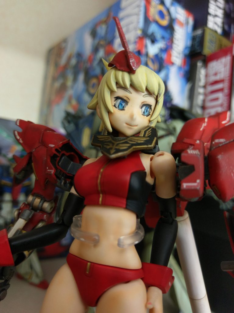 ツインアイの付属シールがイメージっ違ったんでモールドを削り落としてフリーハンドで瞳(！？)の部分を描き起こしました。その後UVレジンで覆っています。