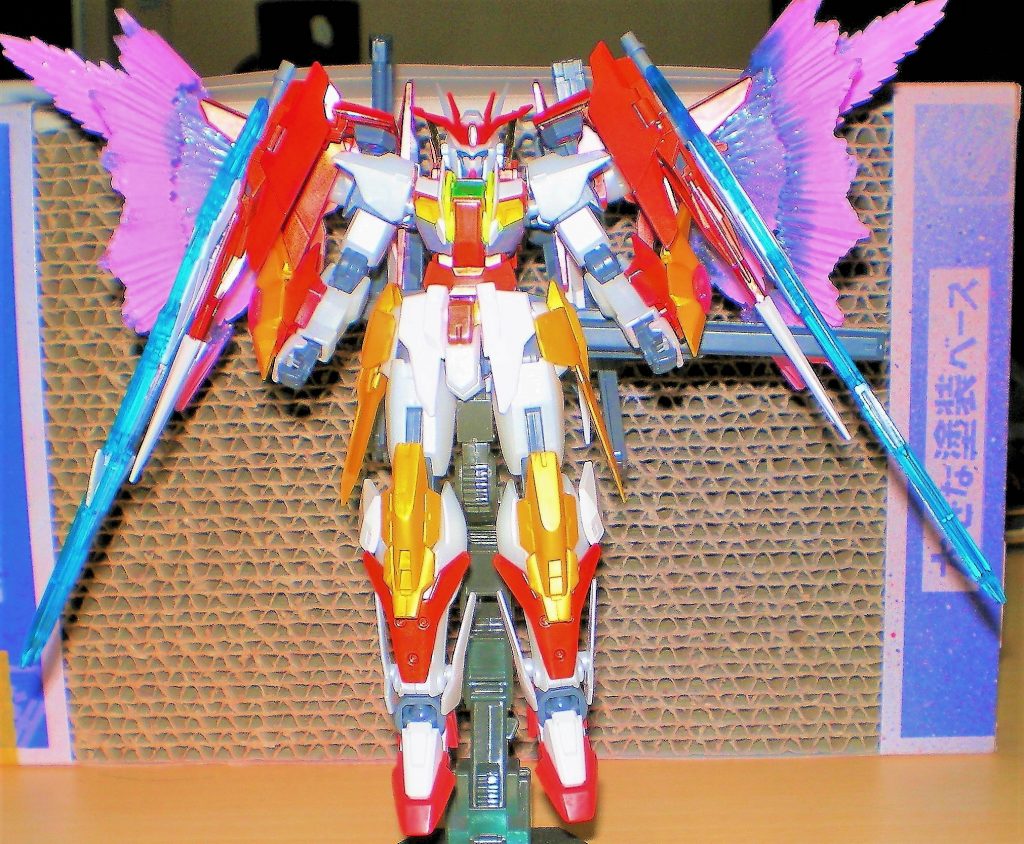 コンセプトは殲滅力、継戦能力の向上化を目指した状態。
しかしGNドライブは2個のため、エネルギー効率は変わっていない設定です。