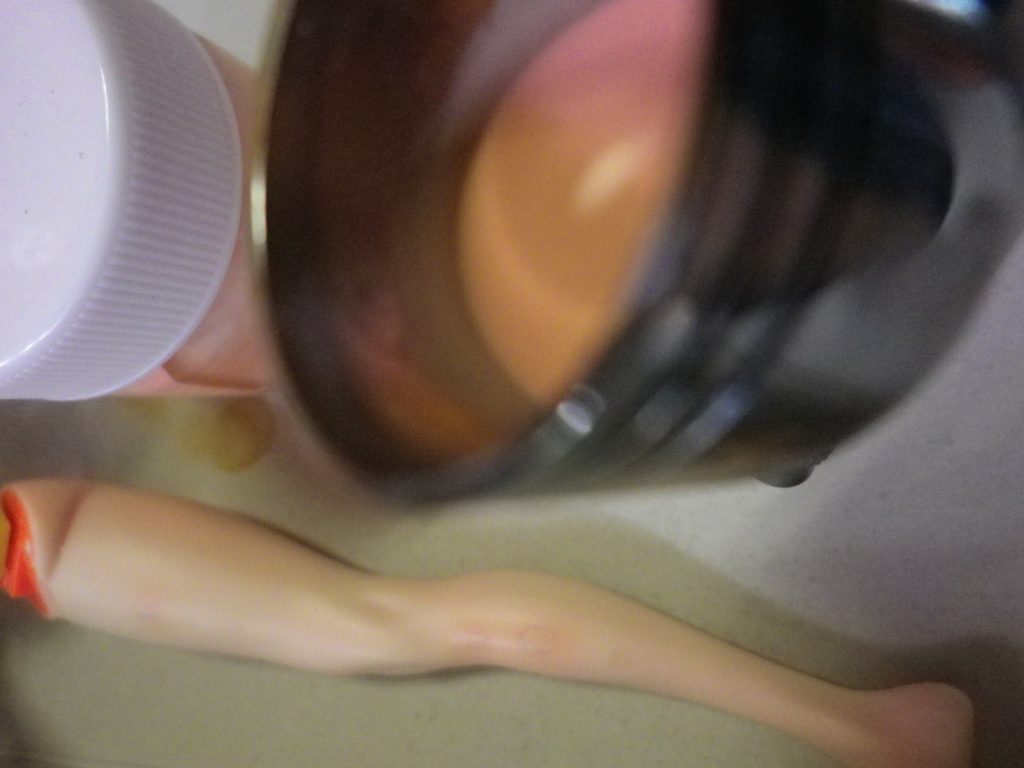 素足部分のエアブラシ塗装