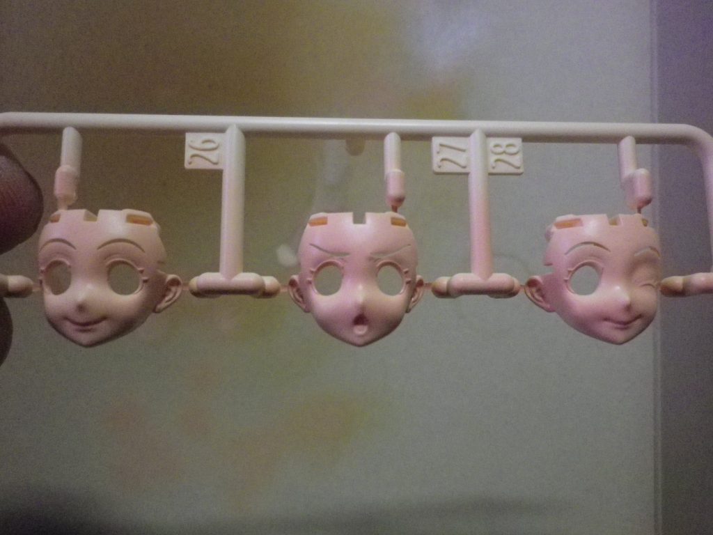 ガイアカラーのフレッシュサ-フェイサーの上にキャラクターフレシュ①を吹き重ねてあります。