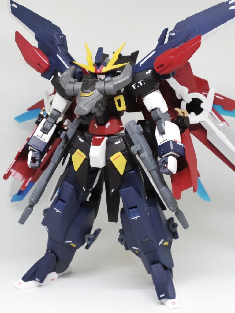 ## 正面
AGE系の機体らしかぬ、大型のウイングと、胸部の水牛の頭が特徴的である。