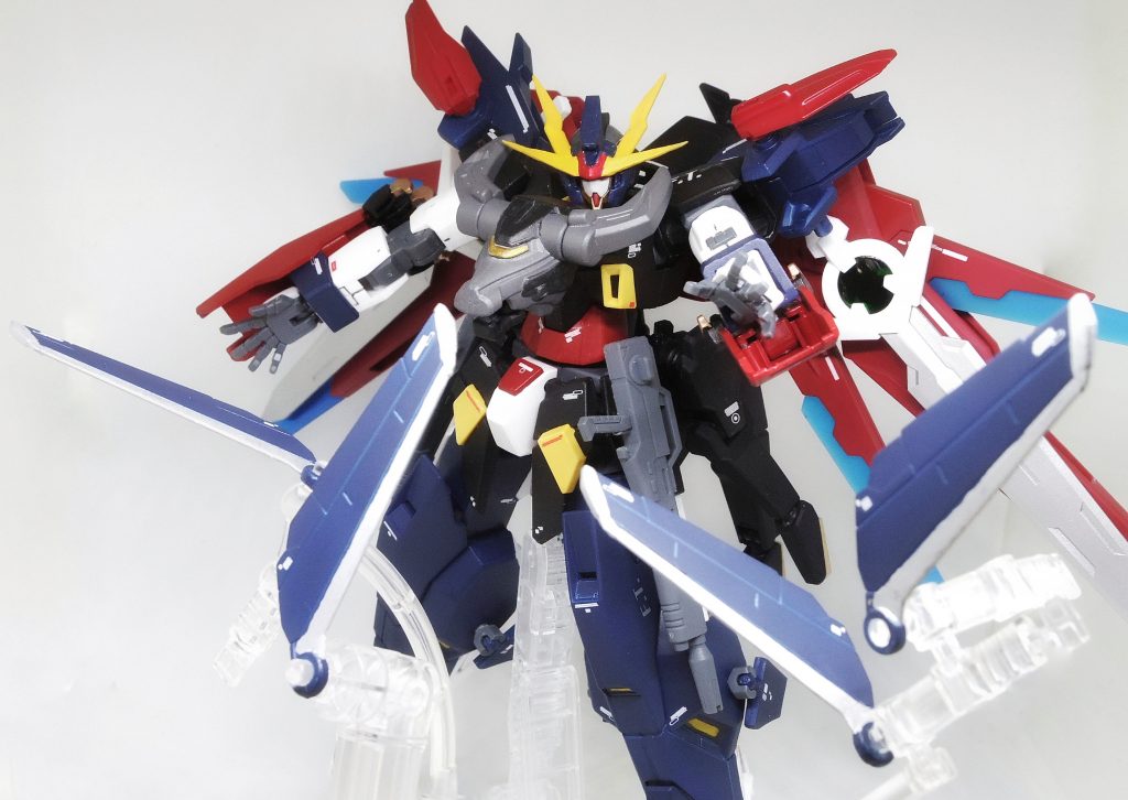 ## カッターフィン
両肩に装備された計4枚の刃。
ファンネル同様、操縦者の意思で敵機を攻撃する。