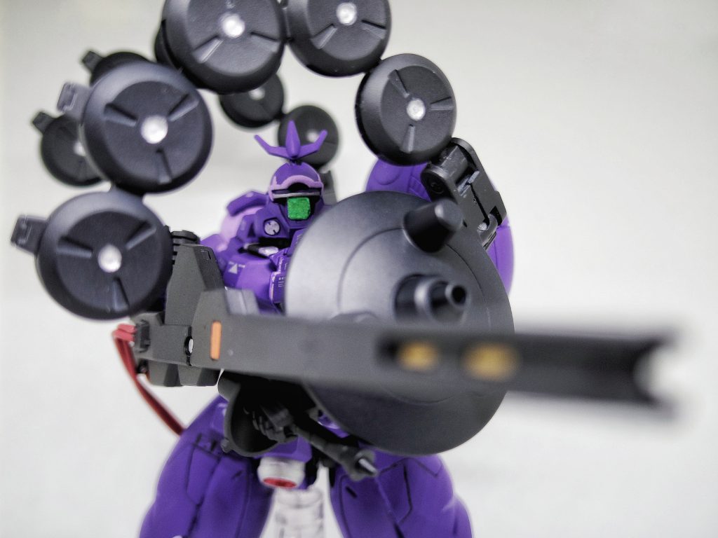 そのため、MDとして開発・量産されたビルゴとは異なり、プラネイトディフェンサーの数も、ビームキャノンの威力も、元となった2機と同様であり、単機でもガンダムを撃破可能なスペックとなっている。