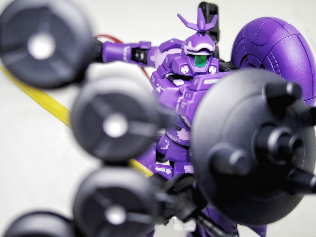 単機での戦闘の際、ビルゴ同様に、自機の周囲にプラネイトディフェンサーを展開、ビームキャノンで、敵を迎撃しつつ、接近された際には、ビームサーベルで応戦。