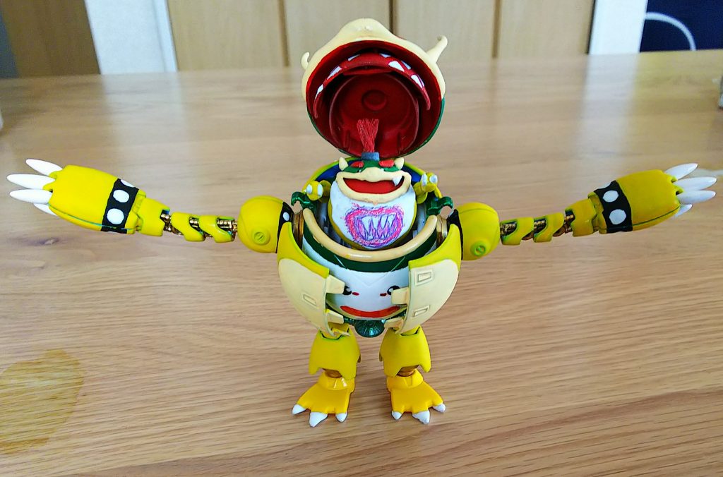 開けたときに見える部分もきちんと色を塗って、それなりに見えるようにしました!
お腹部分を開けると…クッパJr.が乗るクラウンが見える仕様です!