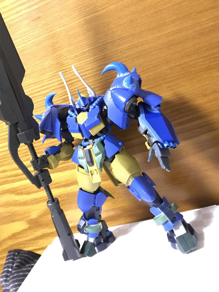 靴部分はヘルムの差し替え用のパーツを組み合わせて改修。