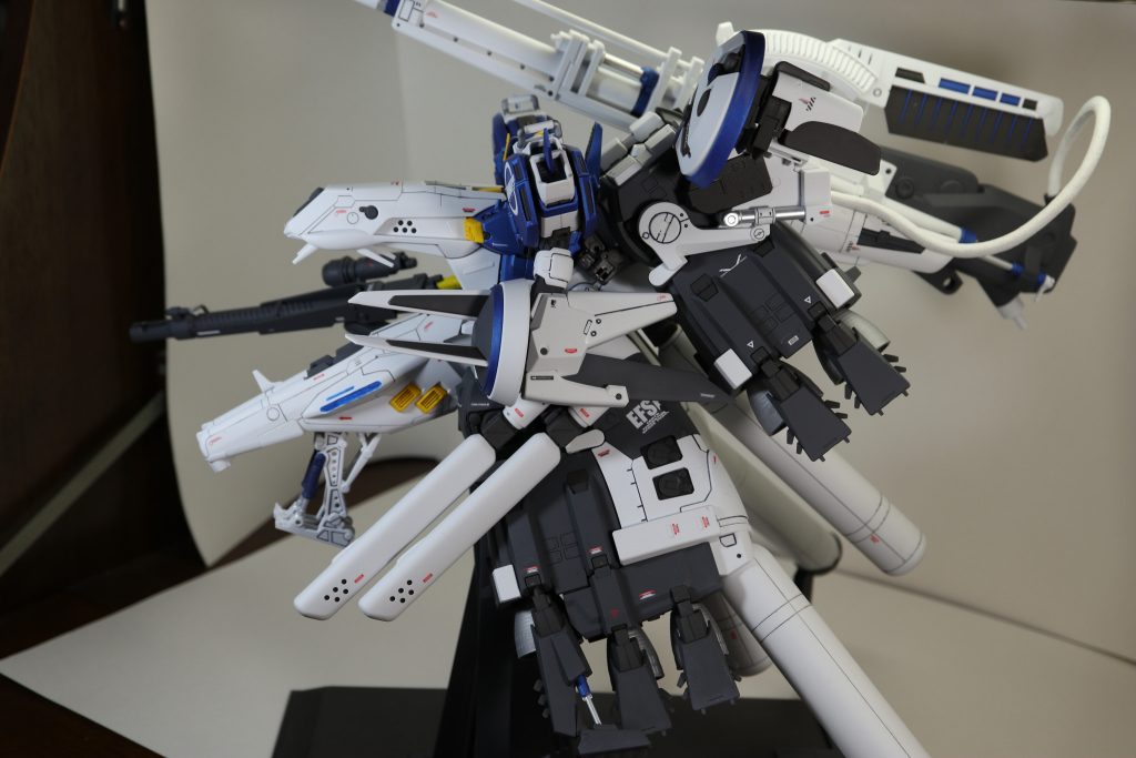 左からのショット
プロペラントタンクにはもっとデカール貼れば良かったな~