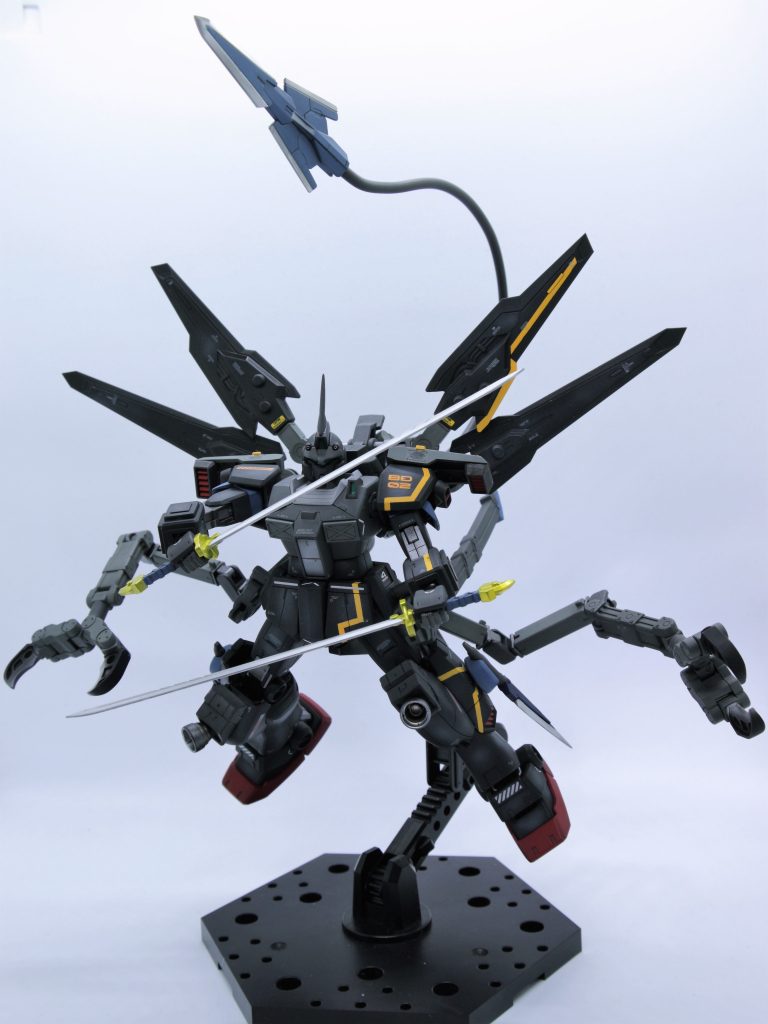 全力機動形態
ポージング用にテイルブレードのコードは軟質と硬質両方用意してあります