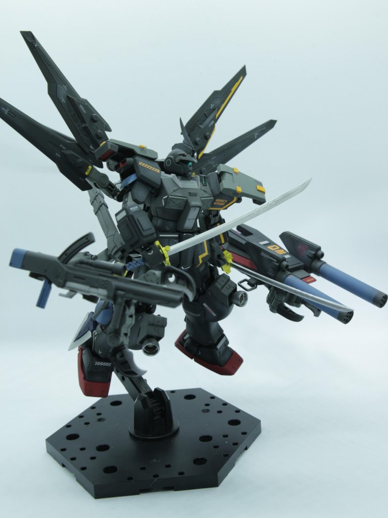 また、両腕の他にクローアームにもネオジム磁石によるハードポイントが仕込まれているため、二刀流と射撃武器は同時使用が可能です