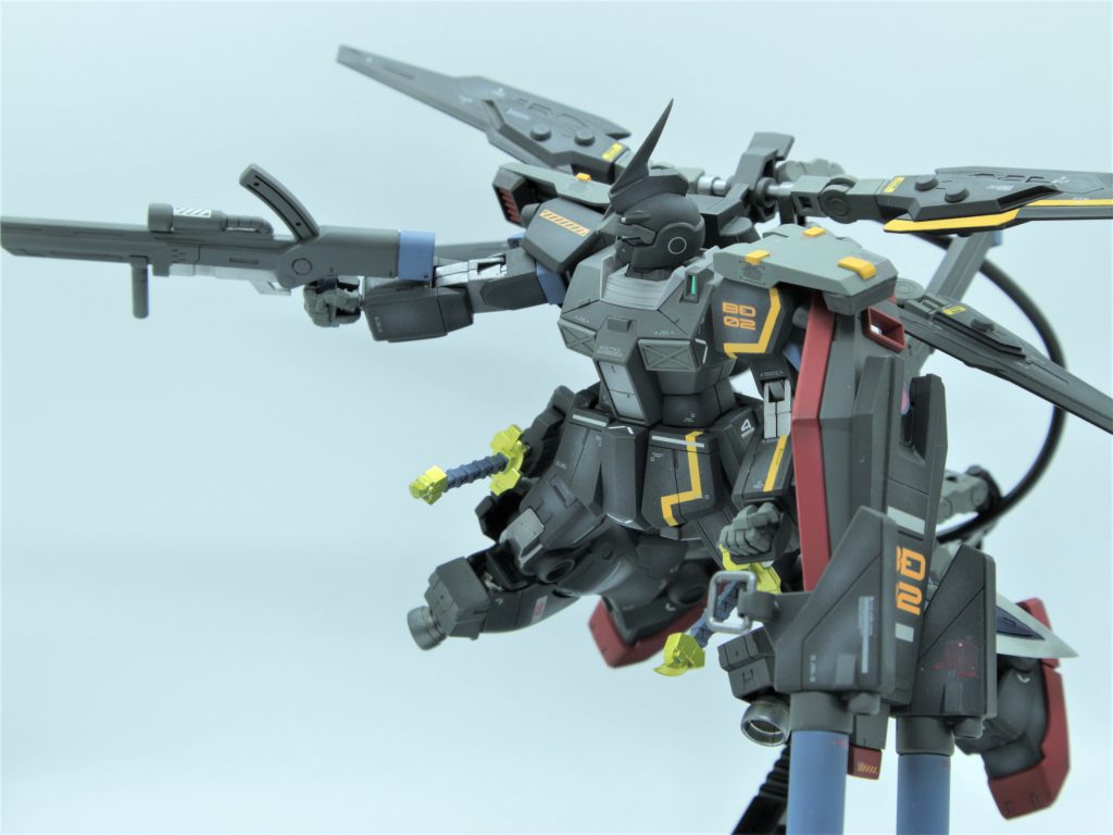 機動性を重視するために出力は可能な限りブースターへ回して実弾系射撃武器と実体剣を装備
SEED系を取り入れる際におそらくコーイチのアドバイスを受けたのか、一部武装に鉄血系の面影が見えます