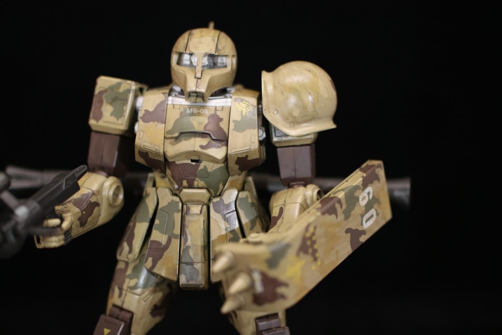 正面。お気づきだろうか?迷彩パターンが*猫柄*に!笑