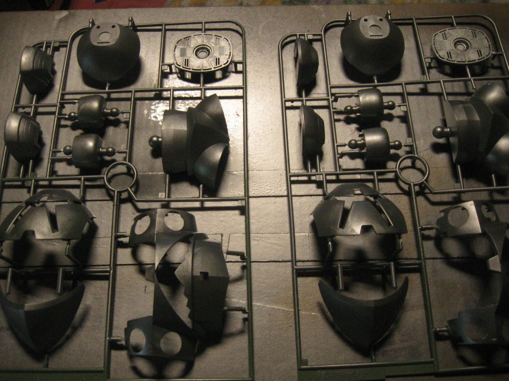 黒立ち上げの為にウィノーブラック→ガンメタルで下地塗装を吹き重ねます。