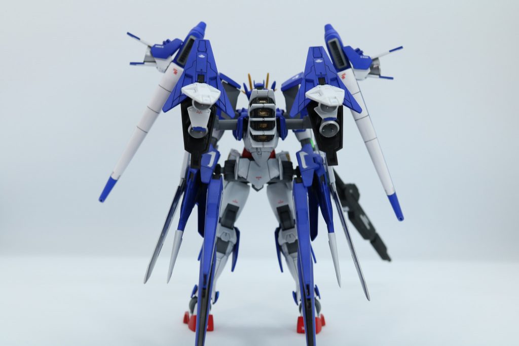 F91胴体の下部に太陽炉がピッタリサイズだったところから、この形がはじまりました。
