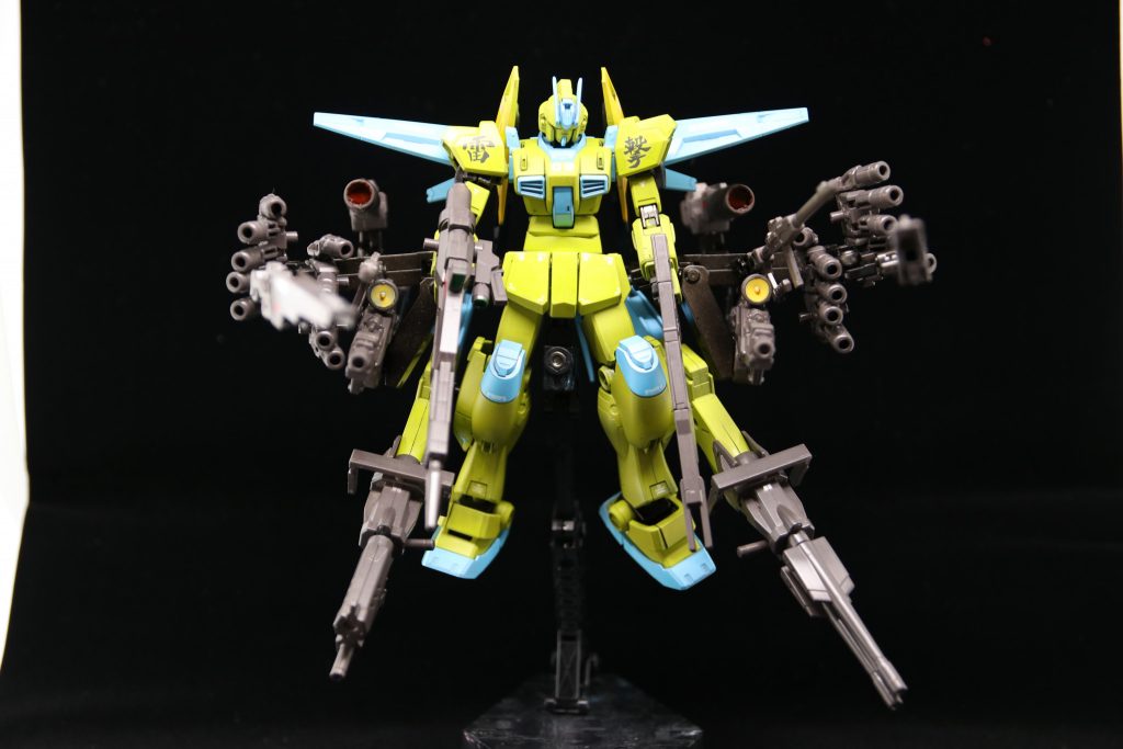 手持ち武器はライトニングガンダムとサヴァーニャ?から頂きました。