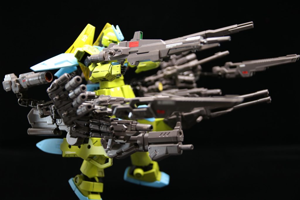 両足にはチェンジリングライフルでのビーム兵器系を配置。