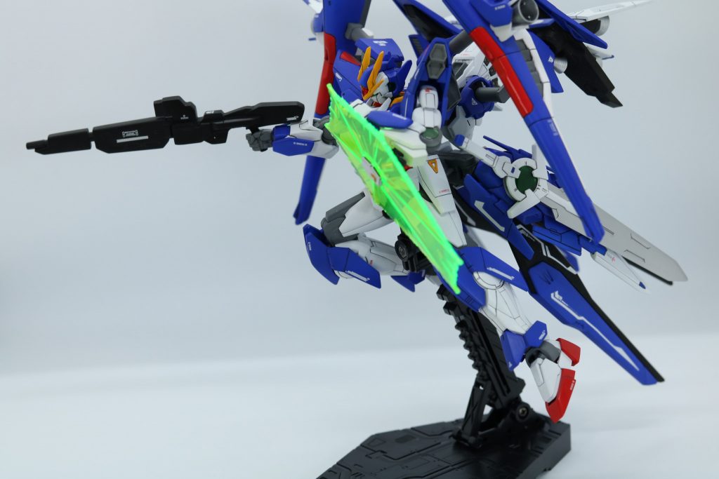 ビームライフルは、ジャンクの組み合わせで作成
センサーもついており、照準性能の向上を図っています。