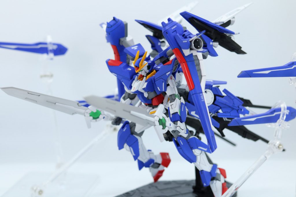 ドラグーン展開における近接突撃
近接用のダイバーソードを二本持たせることは初期からの条件でした。