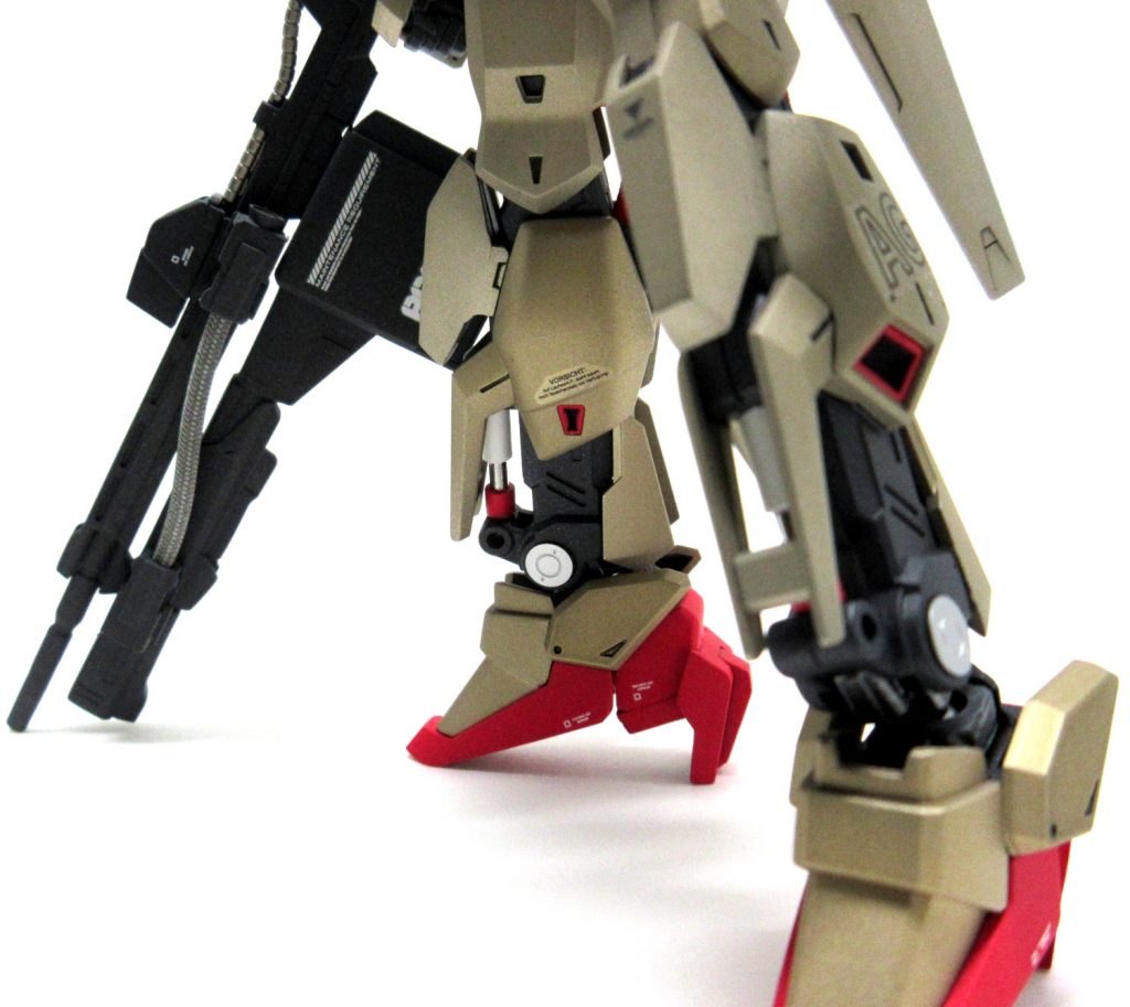 脚部シリンダーはプラパイプ＆スチールシャフトに置き換えました