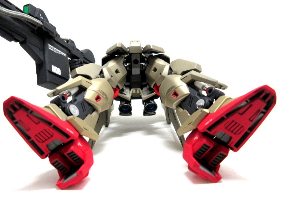 スカート裏などもプラバンで工作しました