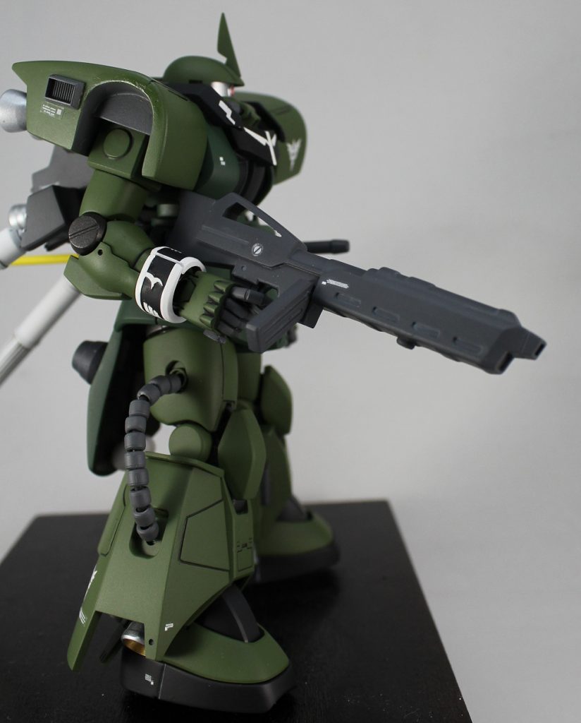 ギラ・ドーガのマシンガンも装備