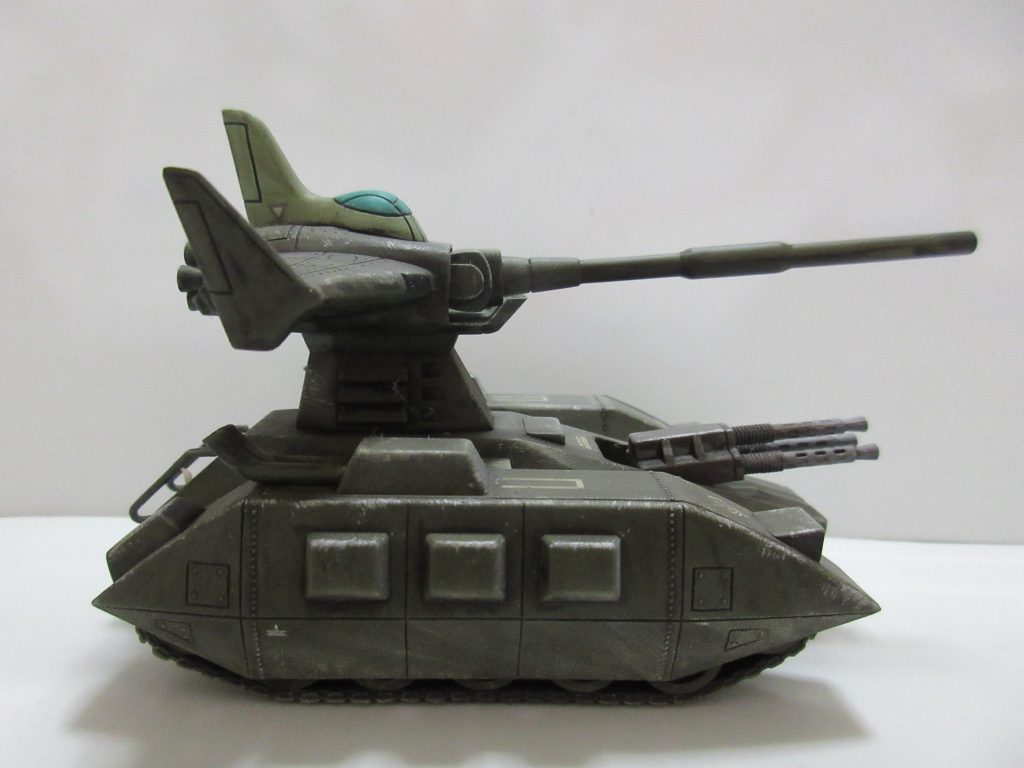 サイドはキャタピラが跳ね上げた泥をイメージしてウェザリングしました。