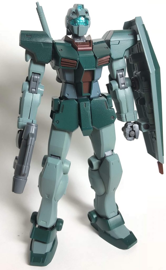 ただ、肩アーマーなどの丸みのある所はやすりで表面処理すべきでしたね。線状の跡が残ってる…