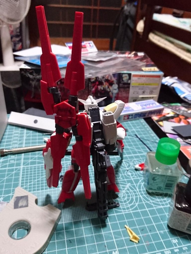 背中には轟雷のバズーカにネオジムを仕込んだものを装備してます。背中撃ち可能です