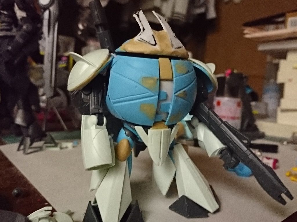 頭の触角はプラ板で整形。