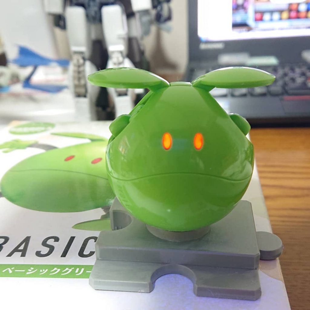 お目めに手を添えました
ただ蛍光レッドで塗っただけなんすけど(*´-`)
ちゃんとブラックライトで、キラーん✨します