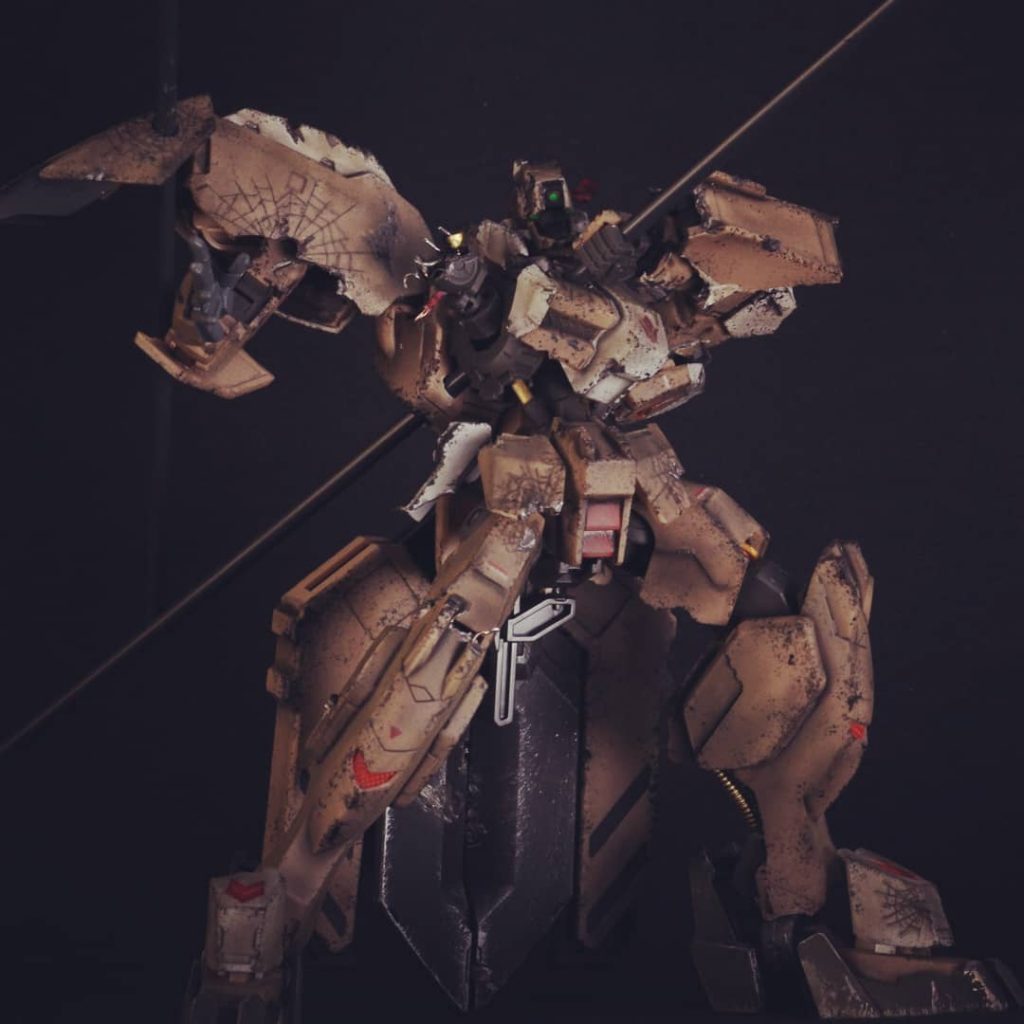 腕は2本欠損してます