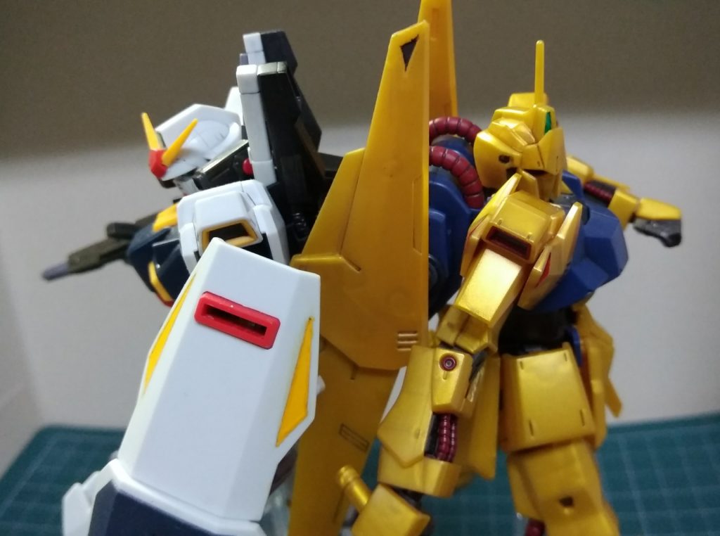 クワトロ「カミーユ、後ろは任せたぞ！」
カミーユ「了解です、クワトロ大尉！」
的な1枚。