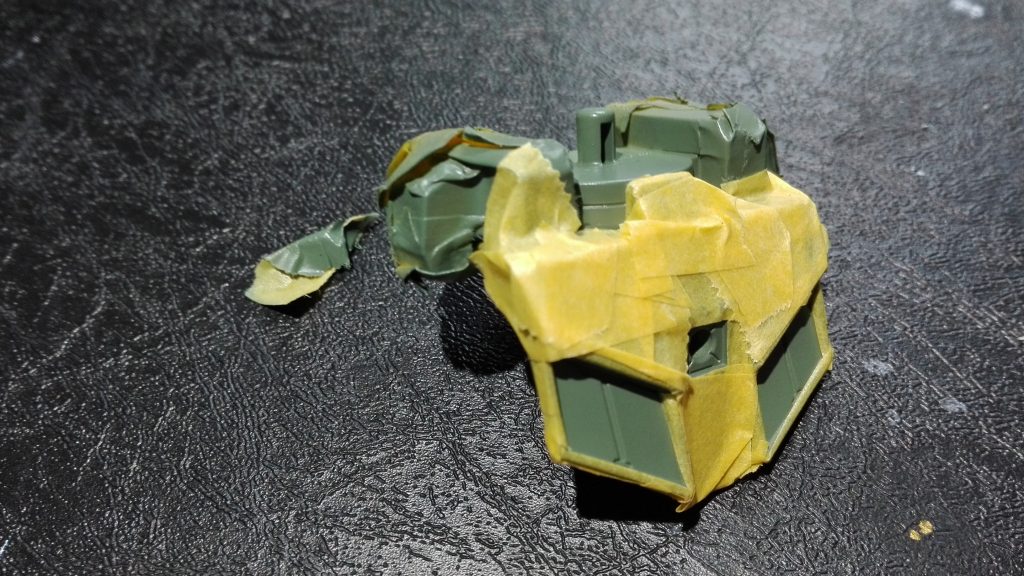 良いキットですが腰の合わせ目処理と塗り分けは中々大変です・・・。