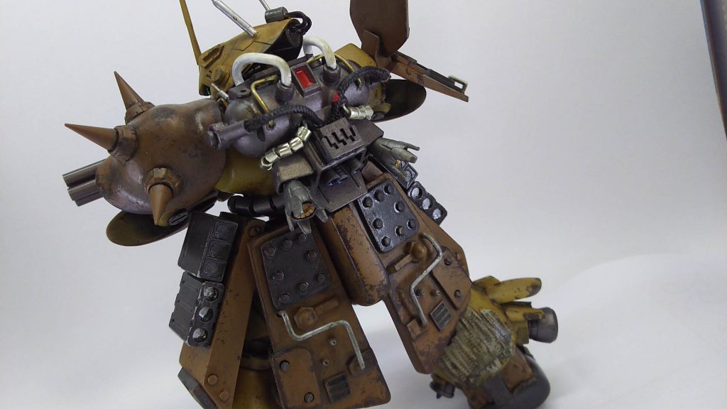 塗料はタミヤの水性アクリルとエナメルを併用。ケープ剥がしによるチッピングを施してあります。