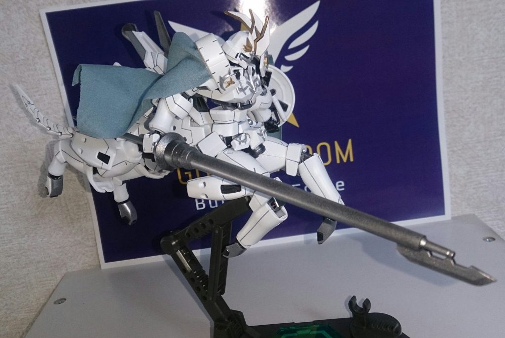 大型ランス
通常のバトルのときの標準装備。
本来は別機体のでしたが、持たせたくて塗装しましたf(^_^;
何かのノズル、キマリスのナイフ、6ミリ~3ミリのテーパープラ棒、ギャンのサーベル等で作成してます。