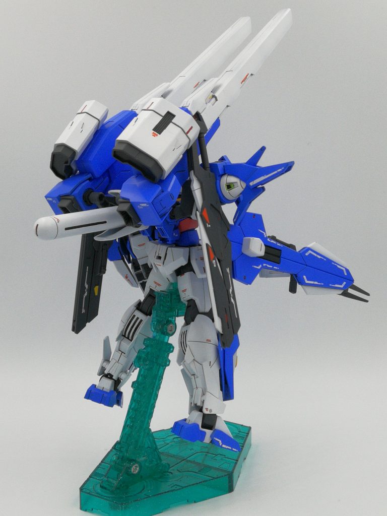 全体のシルエットはV2アサルトバスターを参考にしています。次はPHWSの武装の説明を。