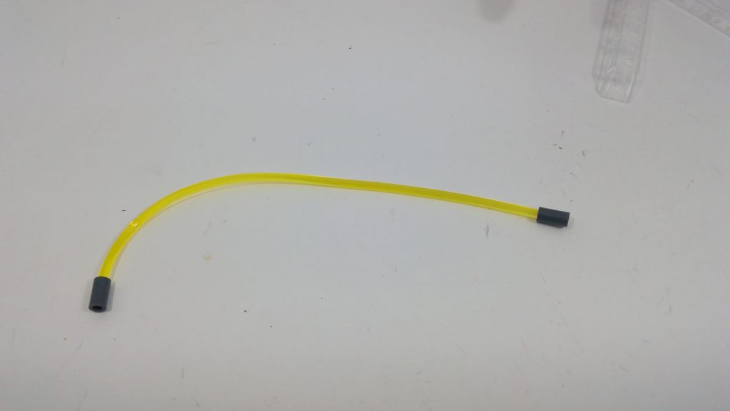 双剣時のチューブは100均の縄跳び。メッシュパイプだとただの黄色い紐にしか見えないのでクリアかつ安価でおまけに幅も3ミリなので使いやすいMSGのジョイントパーツを介して双剣につなげてます(無加工で付く)