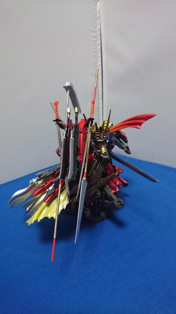 後ろ姿(2)です。
今回使用したキットは
HG ジーエンアルトロン
HG AGE2マグナム
HG AGEFX
HG シナンジュ
HG ガンダムアスタロト
MG エクシア
HG マスターガンダム
HG ドライセン等です!
機体のコンセプトは地上戦に特化した和風のガンダムです(*´∀`)