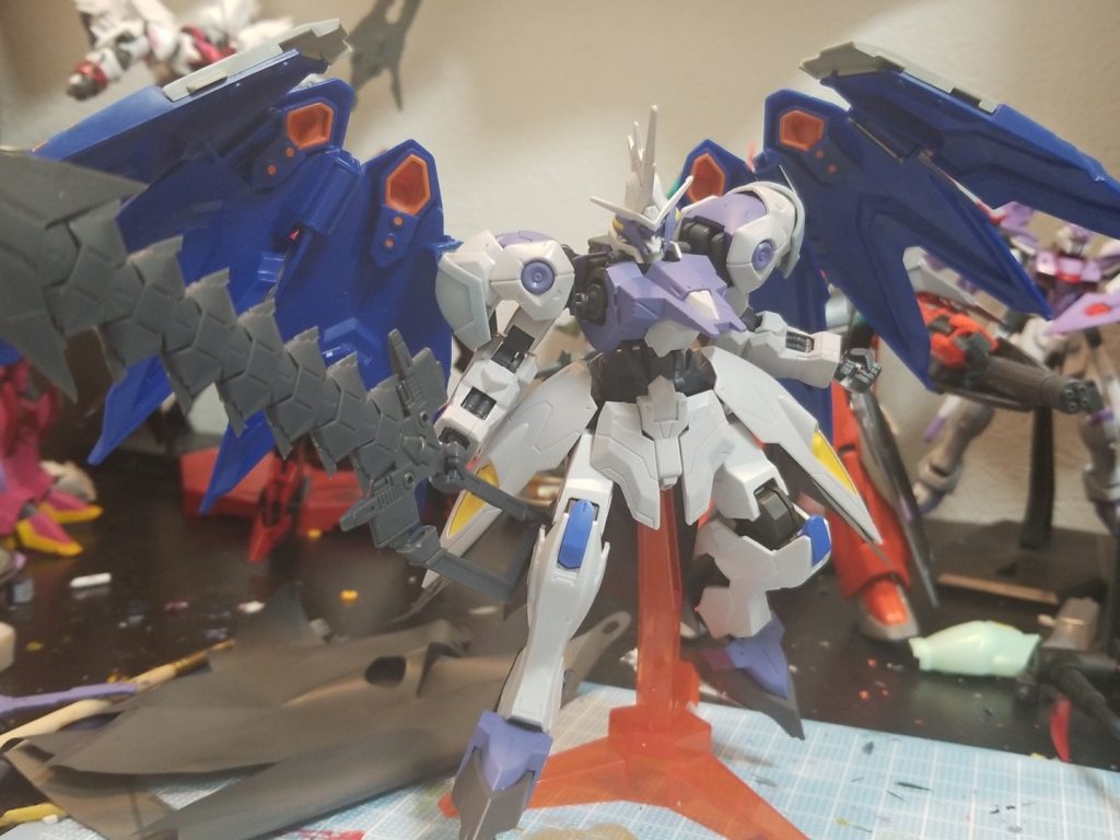 制作過程の写真撮り忘れました（汗
ベースキットはキマリスヴィダール
肩にバイアランカスタムのパーツを接着
脚をバエルのものに変更
頭、胴、腰はそのまま