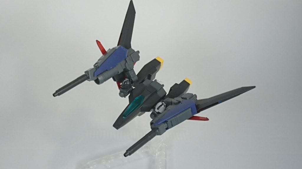 Gファルコ
ティターンズの特徴的な猛禽類(マーク)要素を入れたかったので、バックパックは支援メカとしました
羽根がデスティニーガンダムの色合いになっているのは、元はマスクコマンダーリスペクトをする予定だったのを塗装し直したからですね