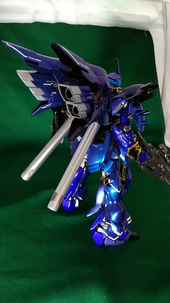 プロペラントタンクとノズルの銀色は、黒地にガイアカラーのパールシルバー