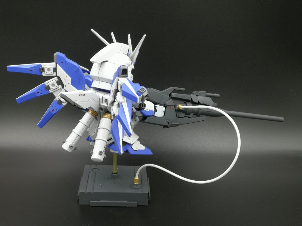 基本的キットのままですがブースター等の穴を開けたくらいで、細かい部分は筆塗りによる塗り分けです。