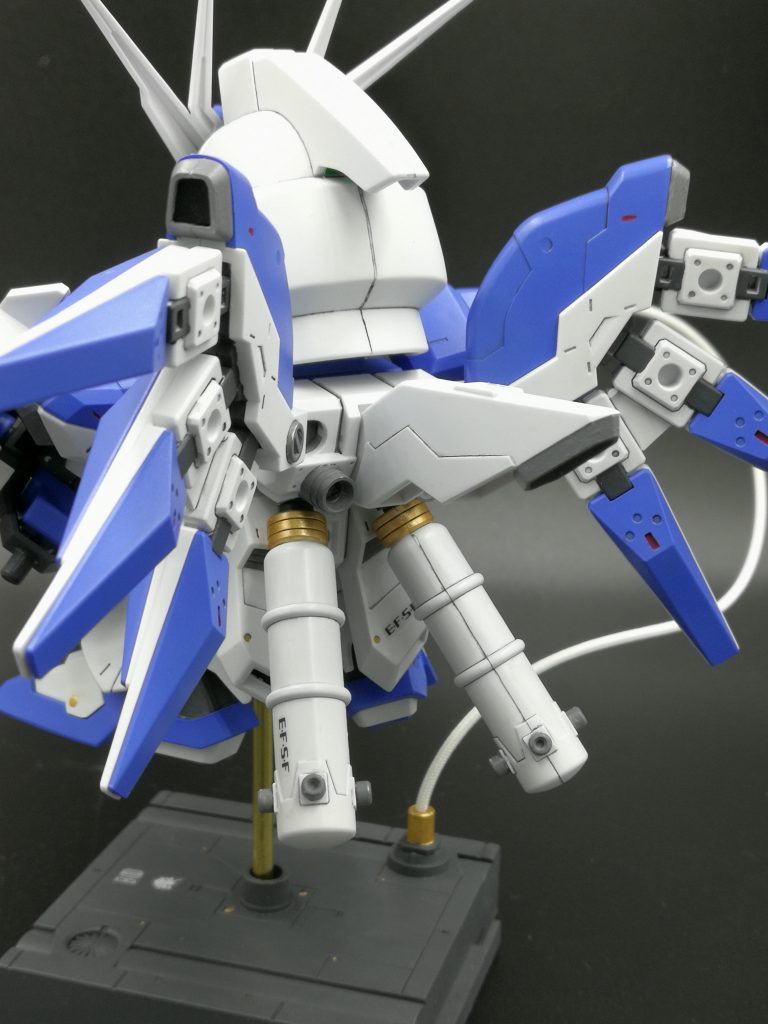 手首はビルドナックルズからの改造です。あとは細かい所にレッドポイントを加えてみたり。