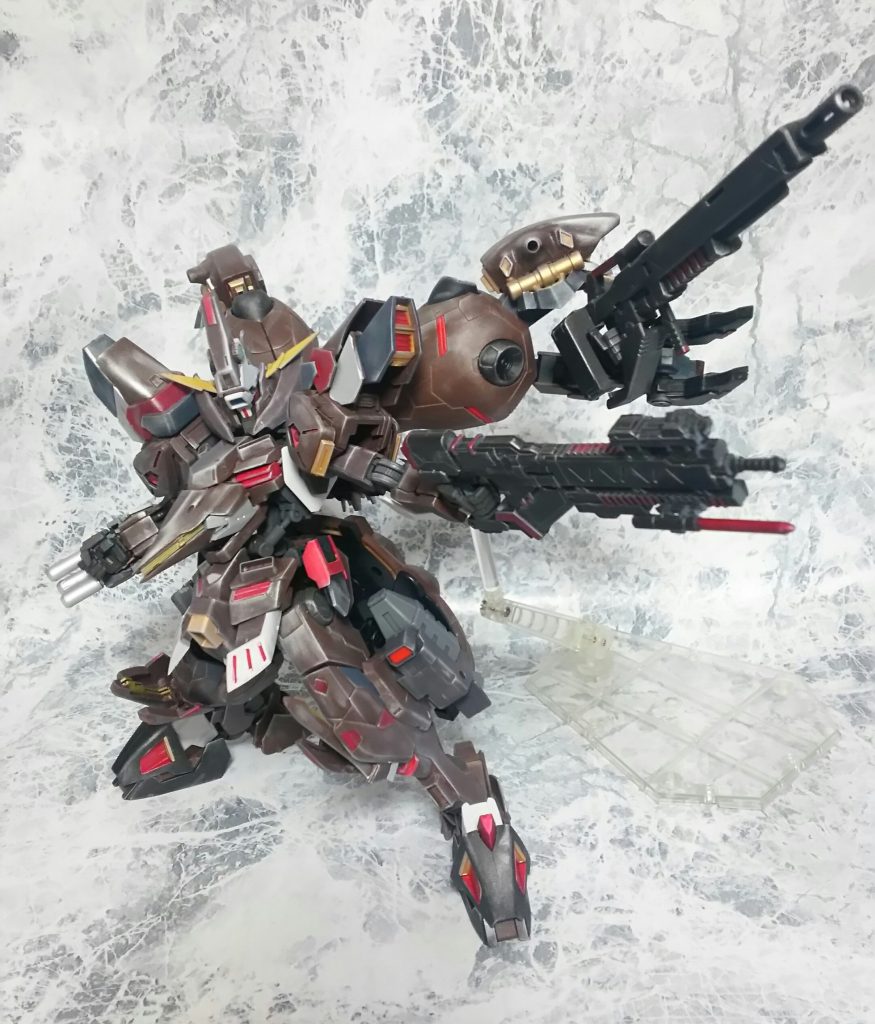 主兵装のアンチマテリアルライフルは近~中距離、ロングバレルライフルは中~遠距離対応。
威力、取り回し共にアンチマテリアルライフルの方が上であるが、装弾数にやや難有り。