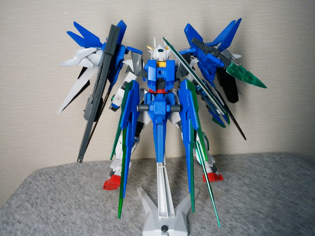 背部の新規ウイングは位置を変えることが可能であり、必要に応じてポジションチェンジが可能である。