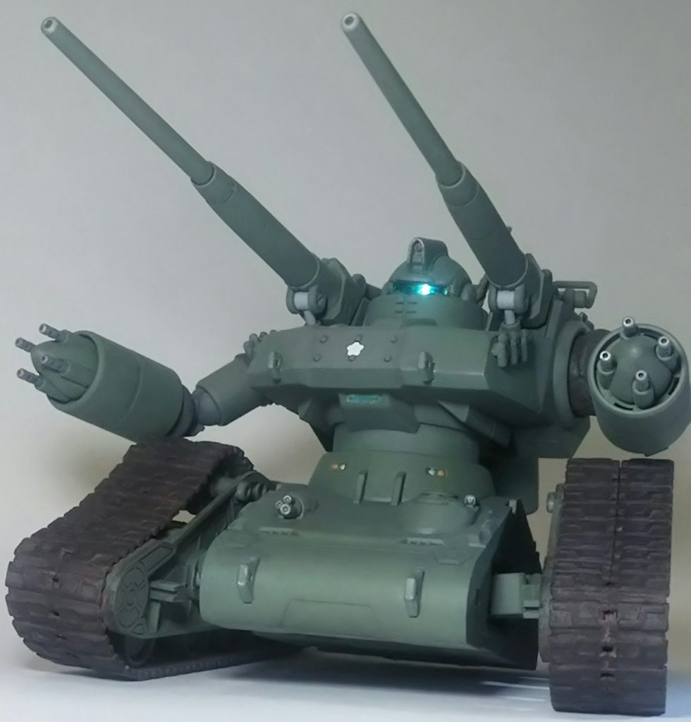 クリアパーツが目立つように百均の光沢シールを貼りました。