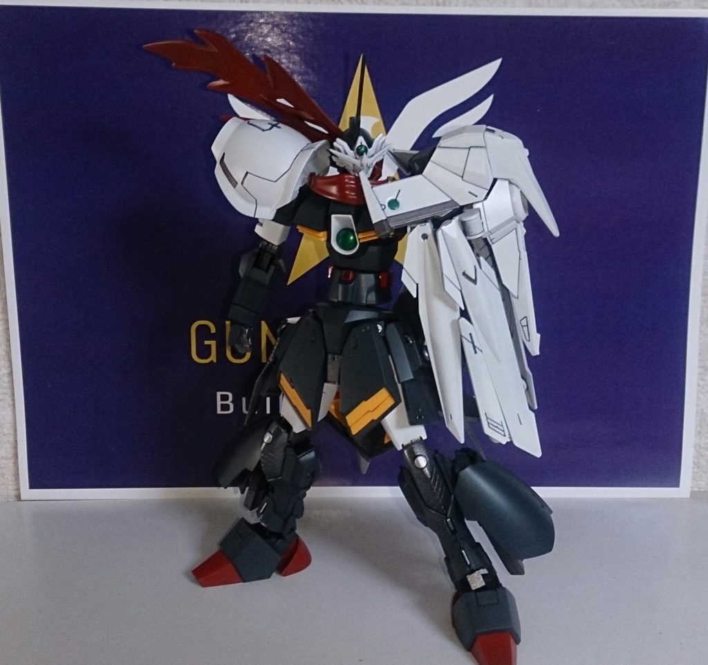 零丸リベイク 「牙忍の型」刺客モード

半壊したガルバルディリベイクをナミが装備しているアイテムを駆使し、八鳥のパーツ等で修復した機体。ツカサが転送したノーネイムのパーツも使用されており、仲間たちのGBNへの熱い思いがこもっている。また、コーイチやツカサの厨２要素までもが反映され、零丸と呼ぶには似つかわしくない姿になっている。